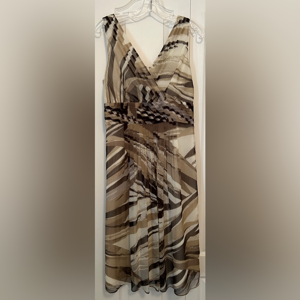 Banana Republic: Brown/tan/white sleeveless party dress w/ zippered back. Size 8